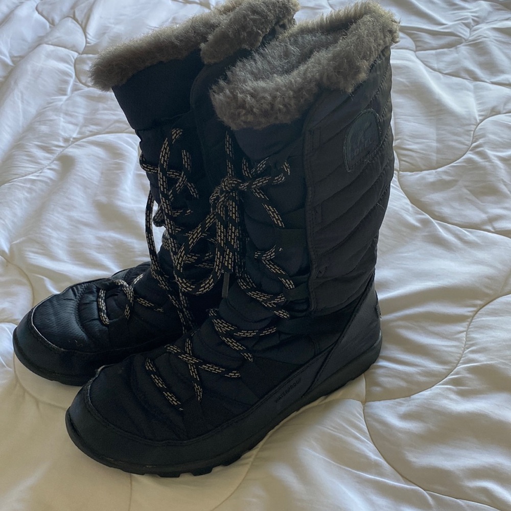 Womens size 7 waterproof sorel boots